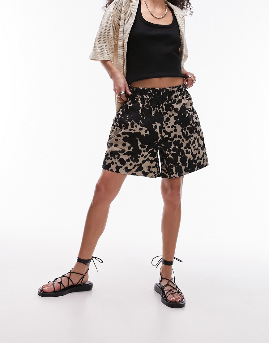 abstract leopard print pull on short in multi-Brown