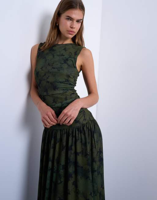 Topshop - Robe longue à taille tombante et imprimé abstrait - Vert