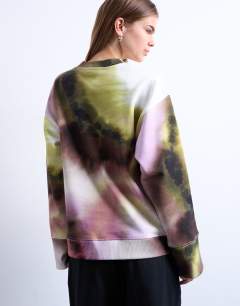 Model wearing Abstract print oversized sweat in pink