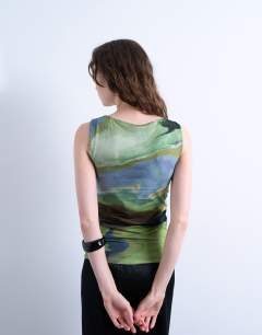 Model wearing Abstract print ruched side tank in green
