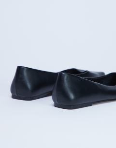 Model wearing Ace point toe flat shoe in black
