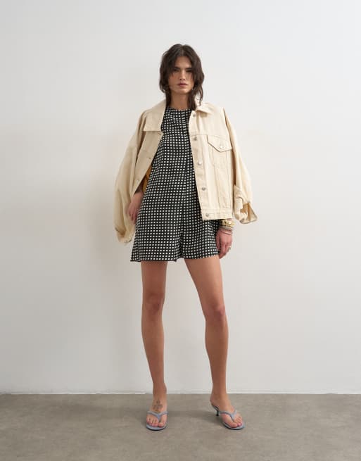Topshop - Afslappet playsuit med monokrome tern i firkantet pasform, 3 af 4