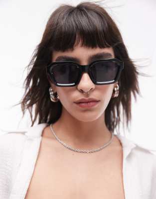 Topshop - Alder - Abgewinkelte Oversize-Sonnenbrille in Schwarz