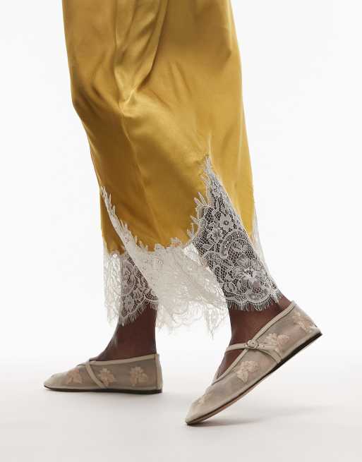 Topshop Alex embroidered flower ballet shoes in off white, 3 of 4