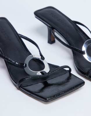 Topshop - Alice - Absatz-Mules in Schwarz mit eckiger Zehenpartie und Metallverzierung