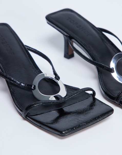 Topshop – Alice – Czarne klapki na obcasie z kwadratowymi noskami i metalowym detalem - view 1