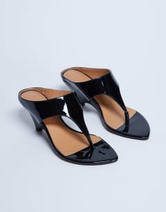 Model wearing Ally toe thong wedge sandal in black