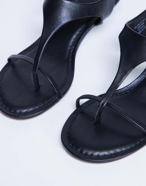 Topshop – Amber – Zehensteg-Sandaletten in Schwarz mit mittelhohem Absatz, 2 von 4