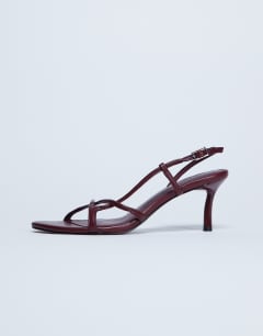 Amelia minimal mid heel sandal in burgundy