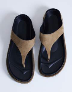 Model wearing Angela toe thing footbed flat sandal in taupe