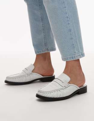 Topshop - Anna - Flache Pantoletten aus Leder in Weiß