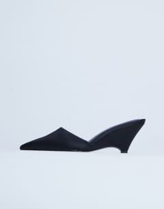 Annie wedge closed toe shoe in black