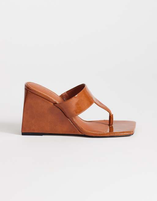 Topshop - Archer - Sandalias de dedo color tostado con tacón de cuña, 1 de 4