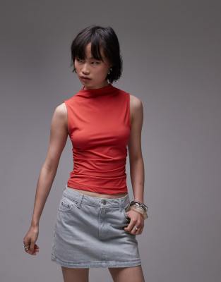 Topshop - Ärmelloses Jersey-Oberteil in Rot mit Stehkragen