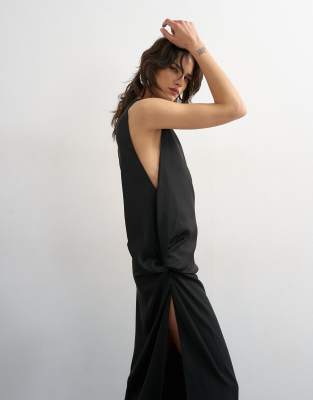 Ärmelloses Maxikleid aus Kreppstoff in Schwarz mit verdrehtem Detail an der Seite Schwarz 36