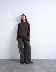 Model wearing Asymmetric lace trim oversized skater in chocolate