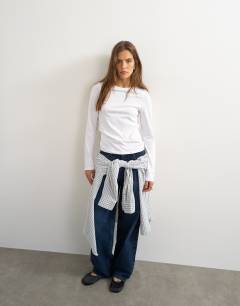 Model wearing Asymmetric long sleeve t-shirt in white
