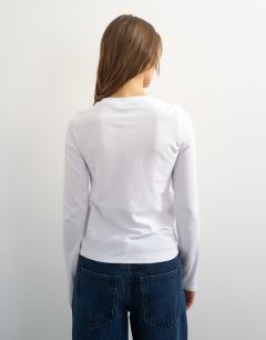 Model wearing Asymmetric long sleeve t-shirt in white