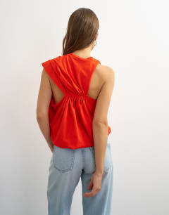 Model wearing Asymmetric ruched back tee in red