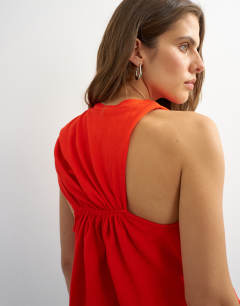 Model wearing Asymmetric ruched back tee in red