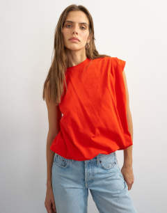 Model wearing Asymmetric ruched back tee in red