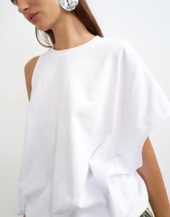 Model wearing Asymmetric ruched back tee in white