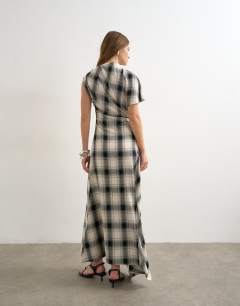 Model wearing Asymmetric tuck side maxi dress in mono check print