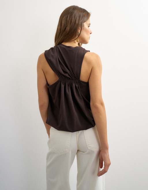Topshop asymmetrische gerimpelde top met open achterkant in chocoladebruin, 3 van 4