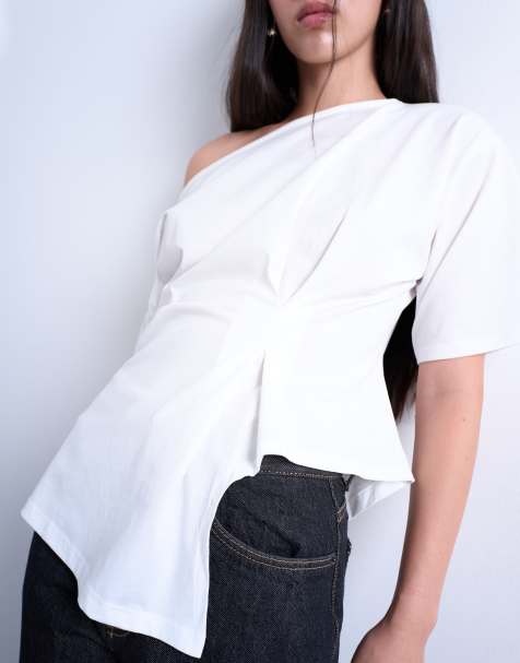 Topshop - Asymmetrische top met blote schouder en ingenomen detail in ivoorwit - view 1