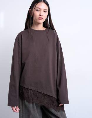 Topshop - Asymmetrisches Oversize-Skatershirt in Schokobraun mit Spitzenborte-Brown