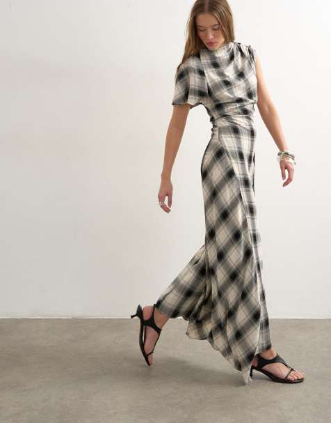 Topshop – Asymmetrisches, seitlich gestecktes Maxikleid mit schwarzweißem Karomuster - view 1