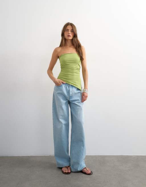 Topshop – Asymmetrisches, trägerloses Oberteil in Grün mit Raffung und Seitenschlitz, 3 von 4