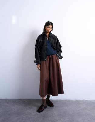 Topshop - Ausgestellter Midirock in Schokobraun mit elastischem Bund-Brown