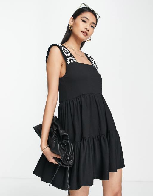 Topshop – Ausgestelltes Minikleid in Schwarz mit Einsatz in Häkel-Optik