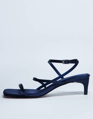 Topshop - Autumn - Minimalistische Sandaletten in Marineblau mit mittelhohem Absatz
