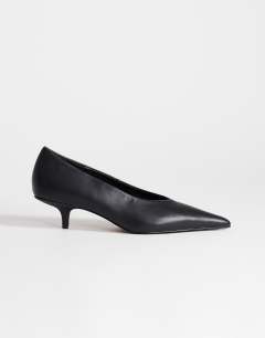 Avril kitten heel mid court shoe in black