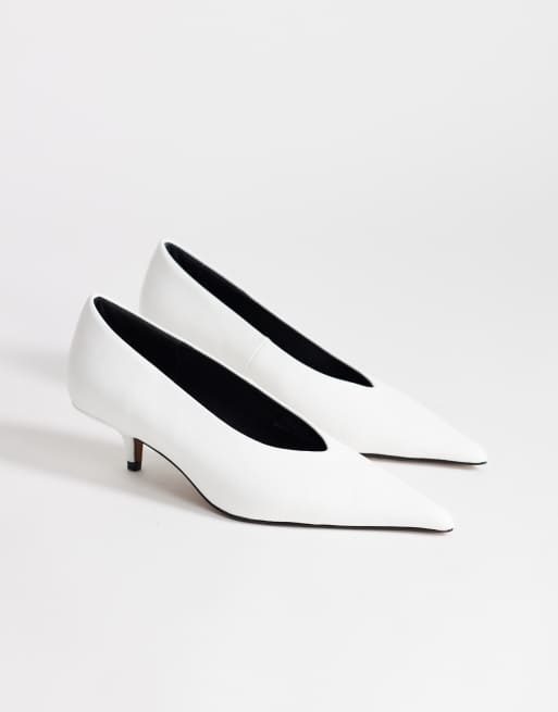 Topshop Avril kitten heel mid court shoe in white, 2 of 4