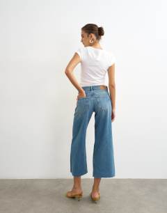 Model wearing Awkward crop jean in vintage blue