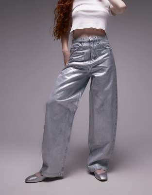 Topshop - Baggy Jeans in Silber mit Folien-Design und hohem Bund