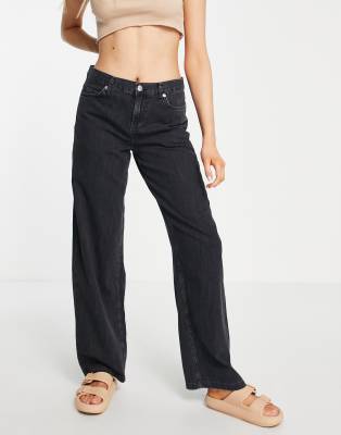 Topshop - Baggy-Jeans mit niedrigem Bund in verwaschenem Schwarz