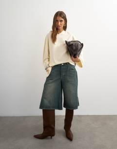 Model wearing Baggy low rise urban culotte in dirty blue