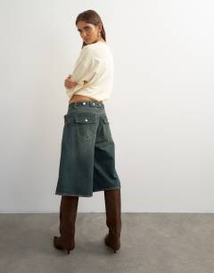 Model wearing Baggy low rise urban culotte in dirty blue