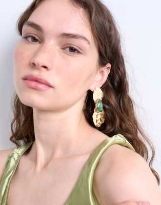 Topshop - Bailey - Statement-Ohrringe in Gold und Grün mit Stein-Goldfarben