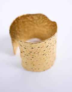 Model wearing Bala stainless steel hammered cuff bracelet in gold tone