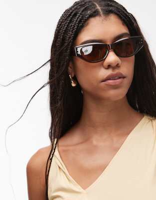 Topshop - Bali - Schmale, eckige Cat-Eye-Sonnenbrille in Braun-Gelb