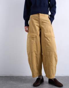 Model wearing Balloon cargo trouser with zip and pocket details in camel