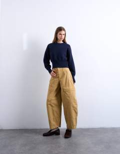 Model wearing Balloon cargo trouser with zip and pocket details in camel