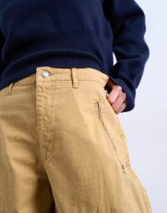 Model wearing Balloon cargo trouser with zip and pocket details in camel