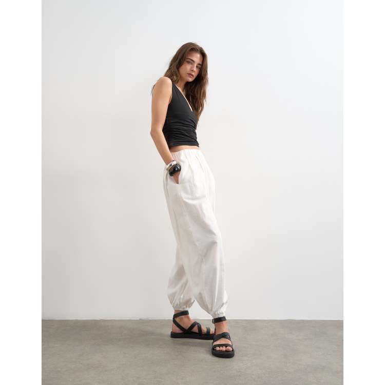 210538474-1-white?$n_750w$&wid