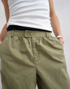 Model wearing Balloon ripstop cargo trouser in khaki